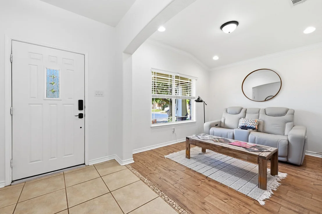 Photo of 1118 Giberson WAY
