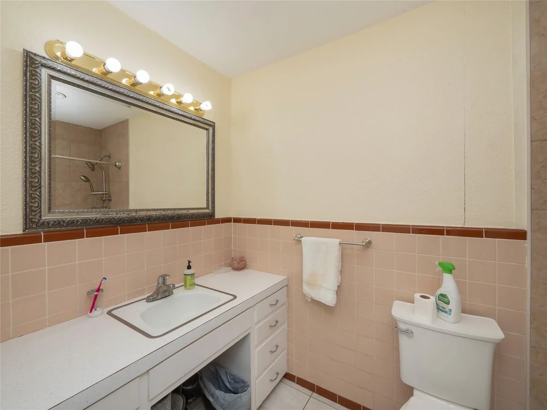 Photo of 700 Lewis DR