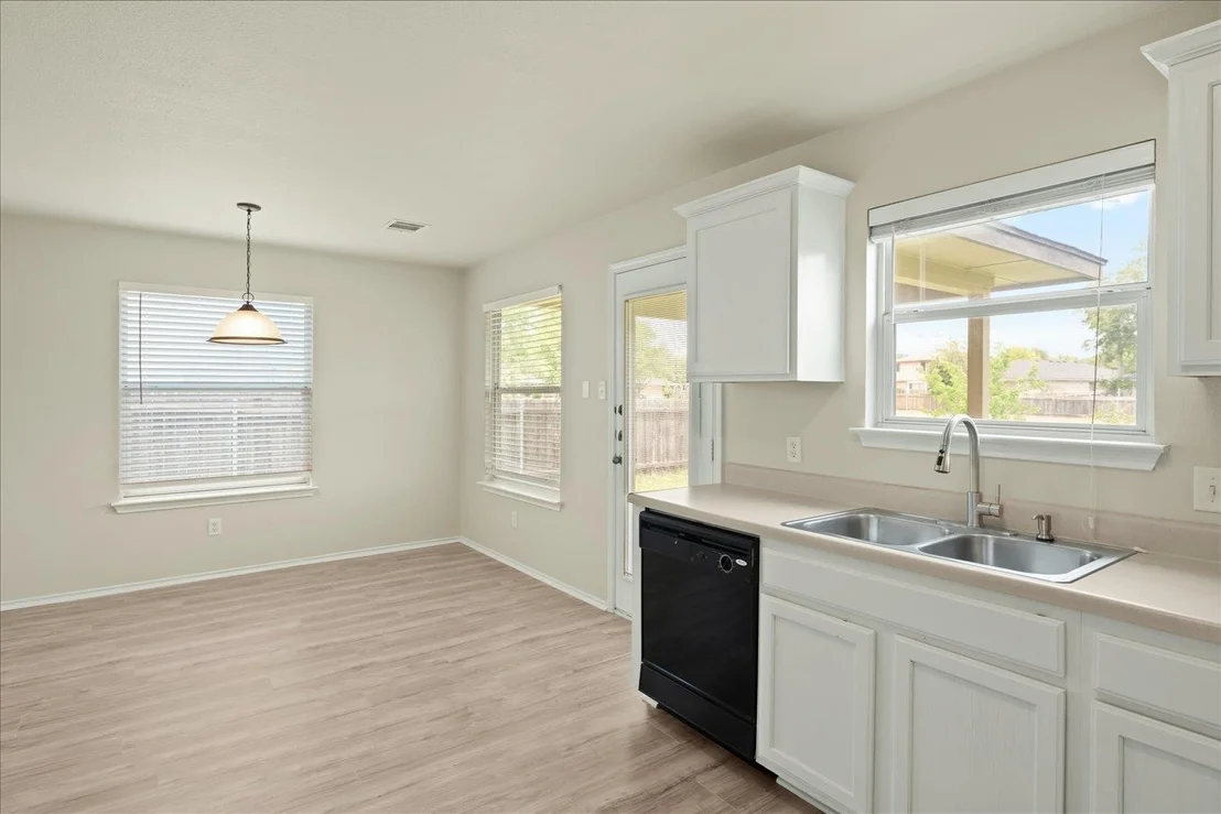 Photo of 15411 Ora LN