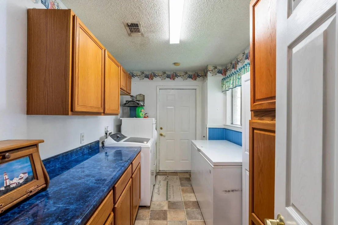 Photo of 651 High Low DR