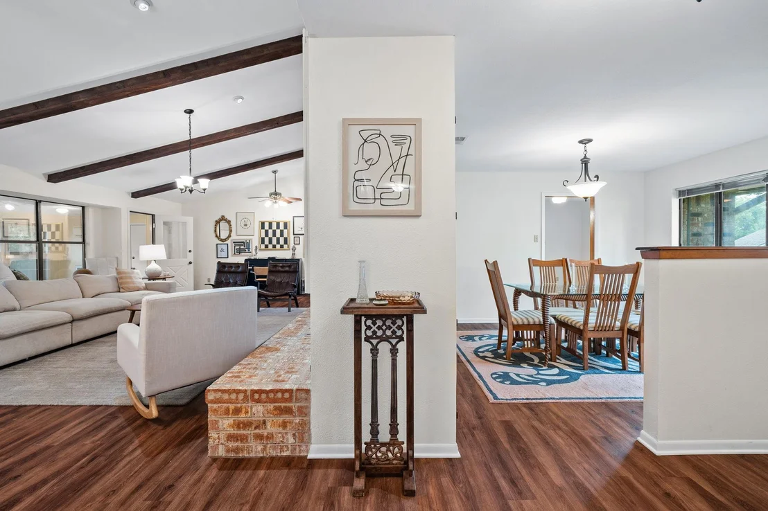 Photo of 301 Tallwood DR