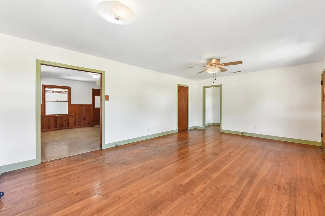 Photo of 5015 Ave G