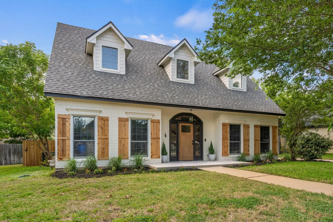 Photo of 1102 Twin Creek DR