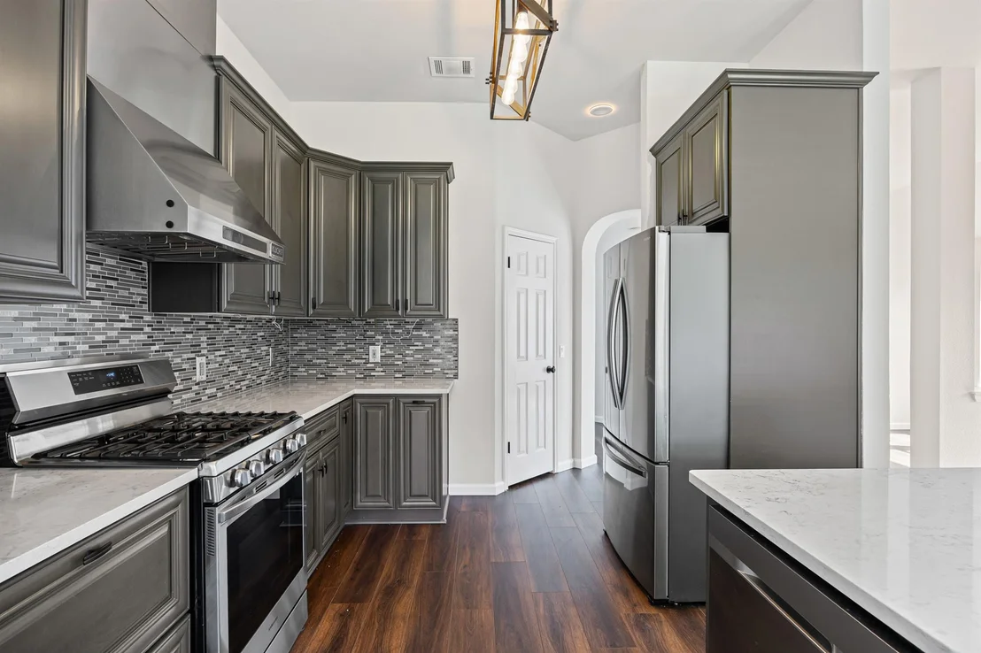 Photo of 904 Honeysuckle DR