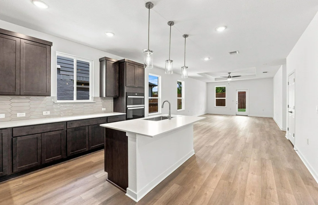 Photo of 129 Adlai Ave
