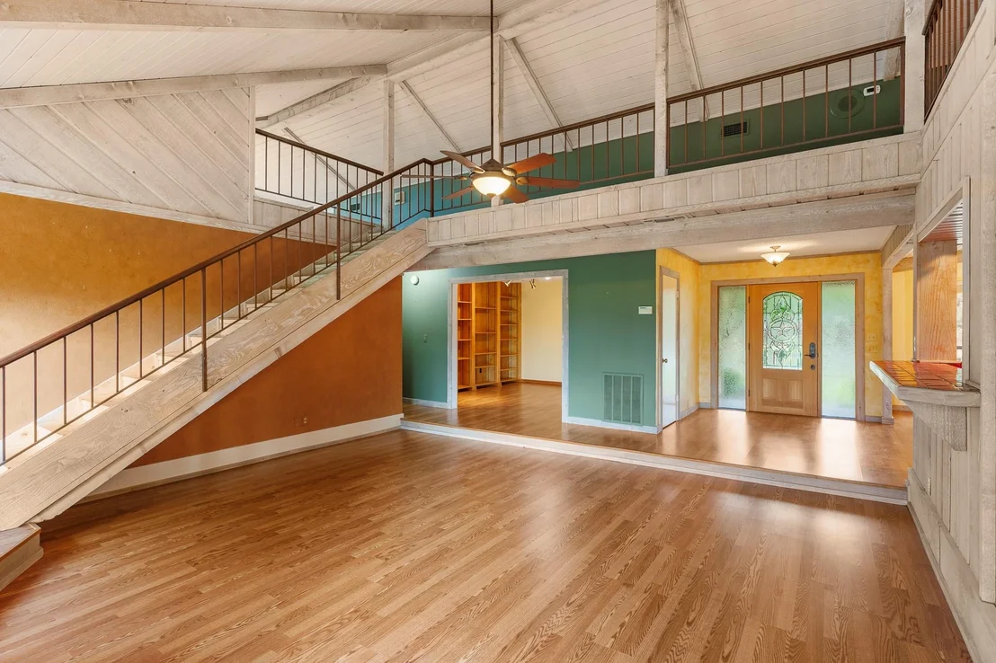 Photo of 2820 Aurora