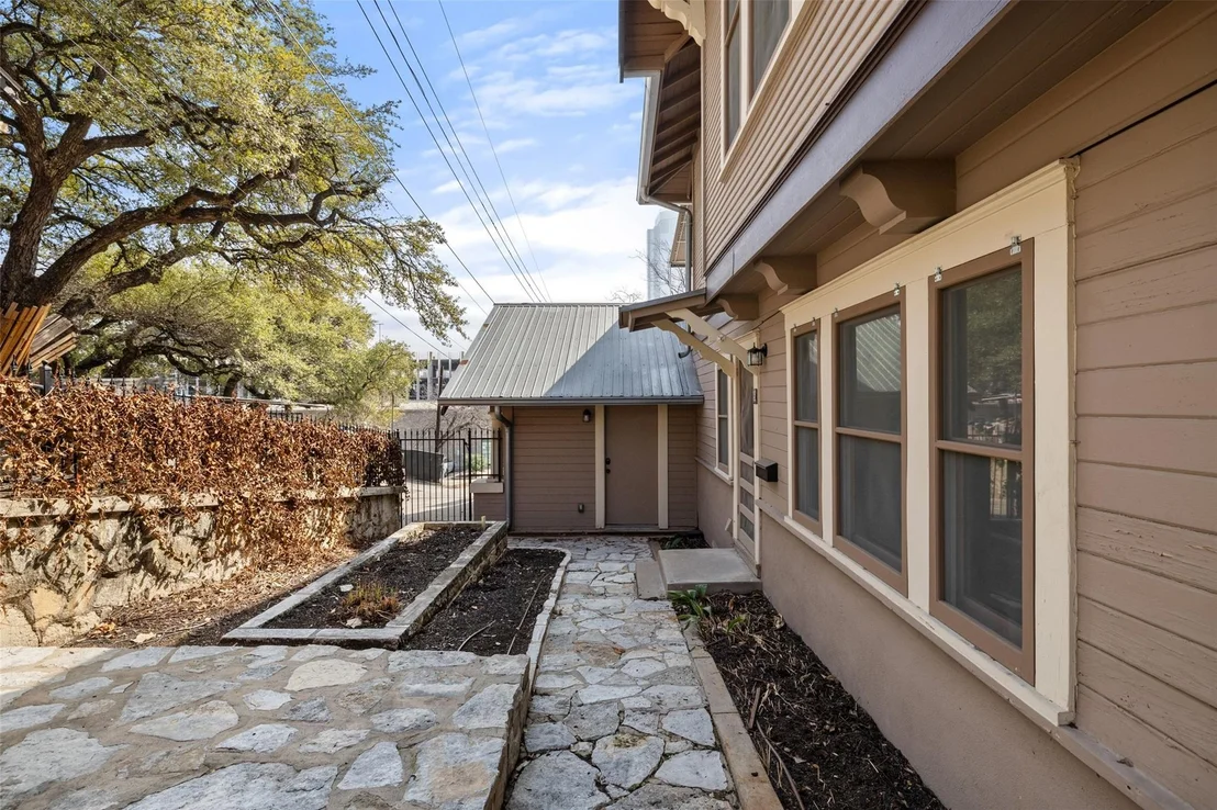 Photo of 613 Baylor ST