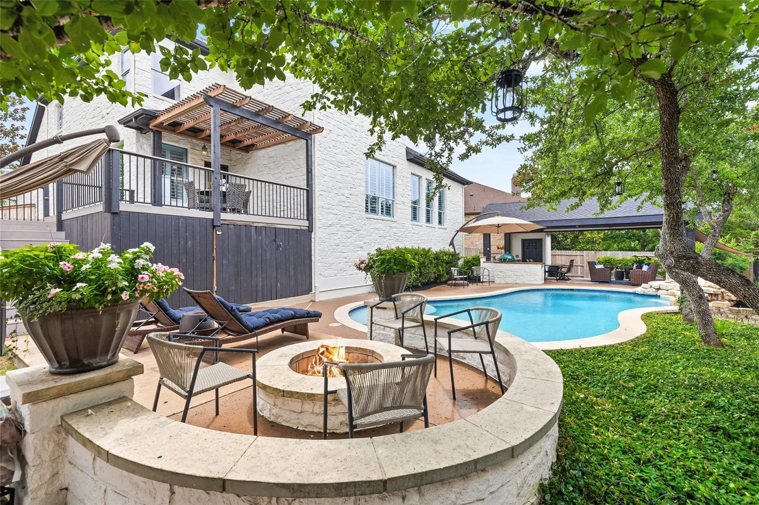 Photo of 291 Torrington DR