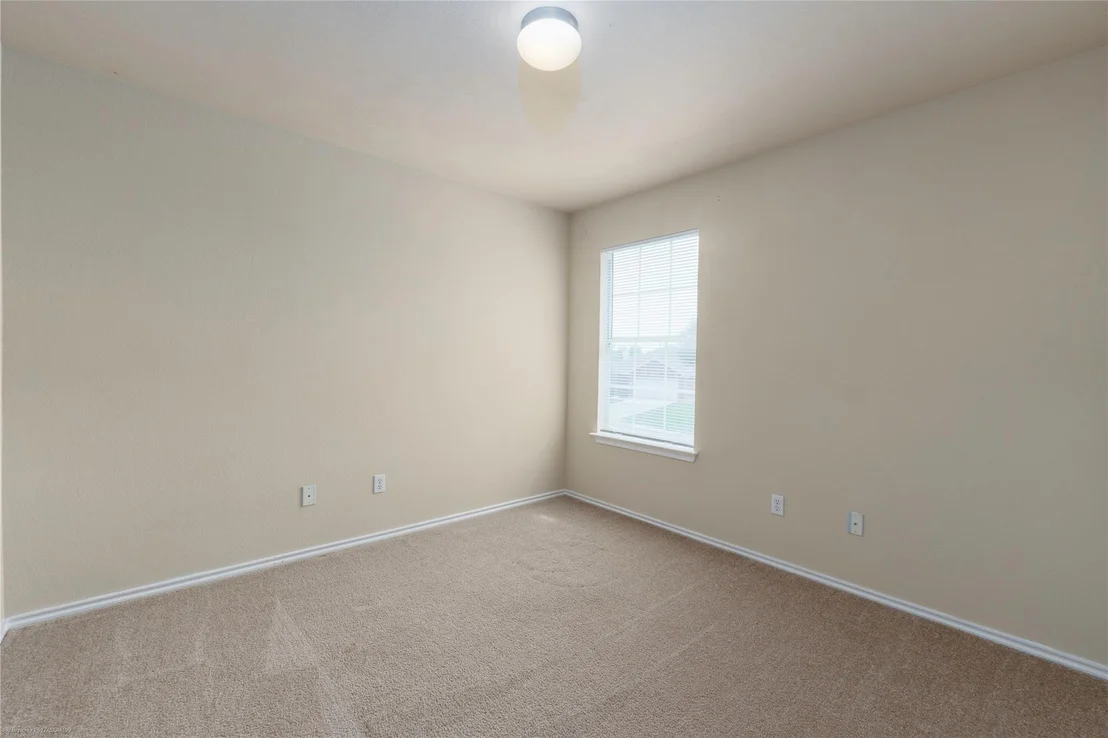 Photo of 103 Ashwood N