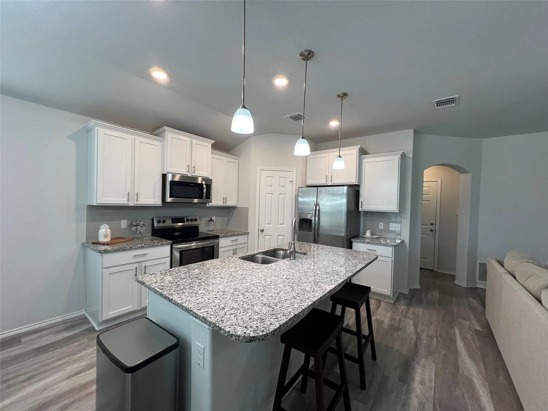 Photo of 212 Bainbridge DR