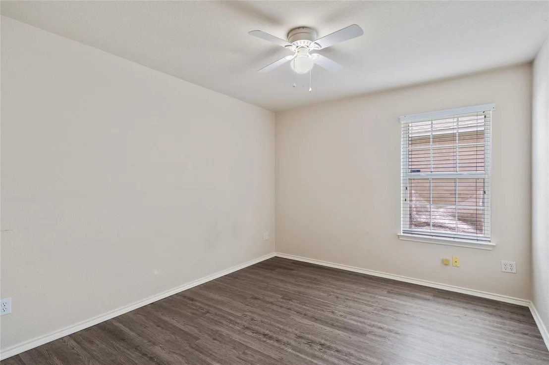 Photo of 3924 Links LN