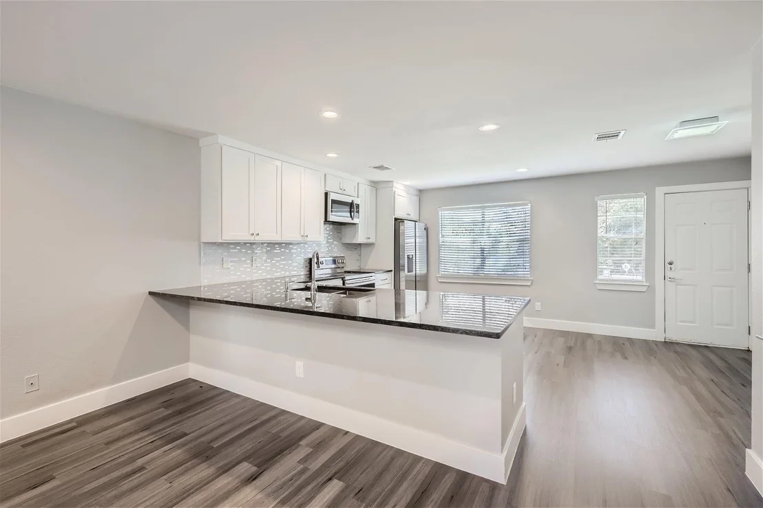 Photo of Unit D at 1830 River Crossing CIR