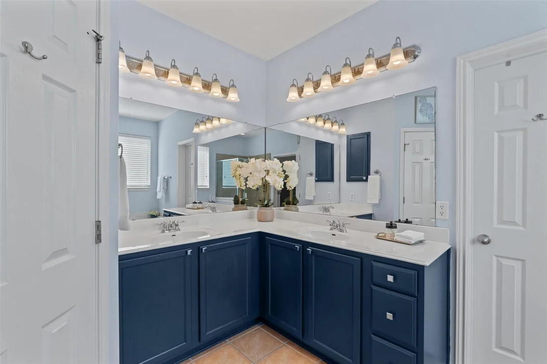 Photo of 1605 Teal TRL