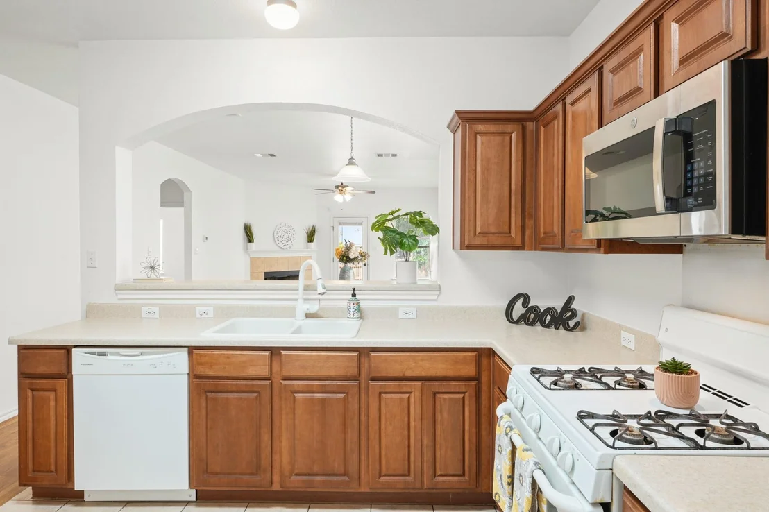Photo of 141 Ashwood N