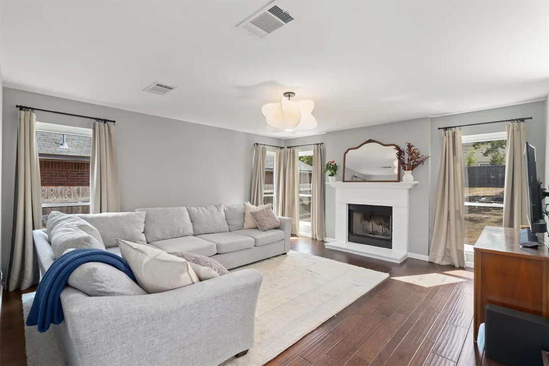 Photo of 1009 Pioneer Bend DR