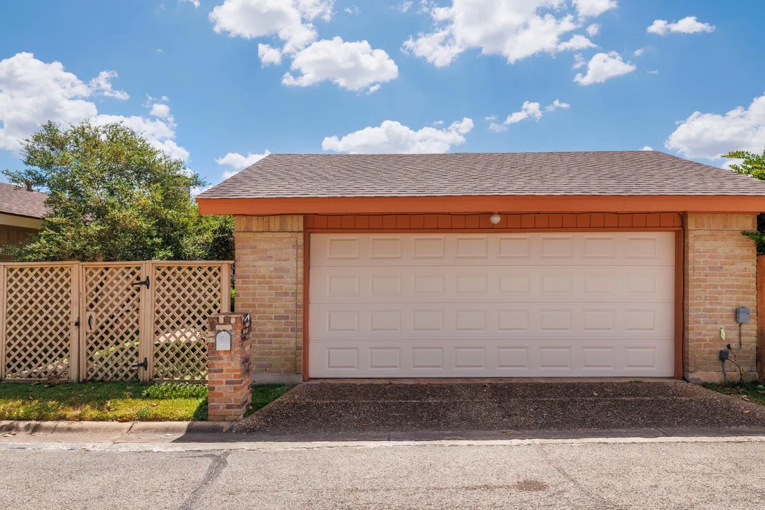 Photo of Unit B at 11133 Pinehurst #B DR