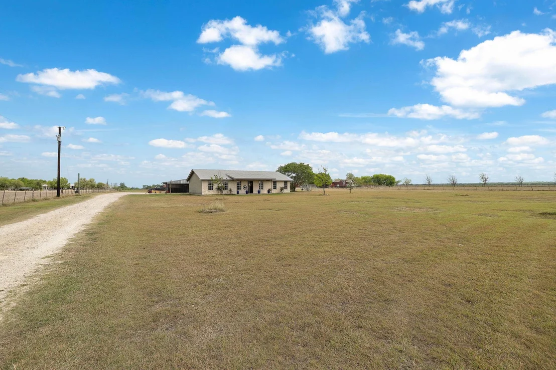 Photo of 851 County Road 454 RD