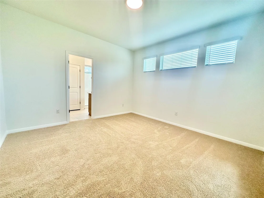 Photo of 172 White Horses DR
