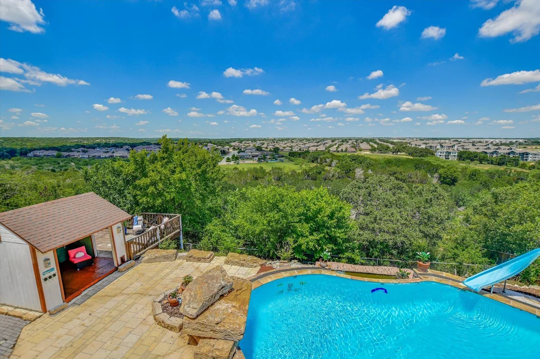 Photo of 131 High Gabriel DR