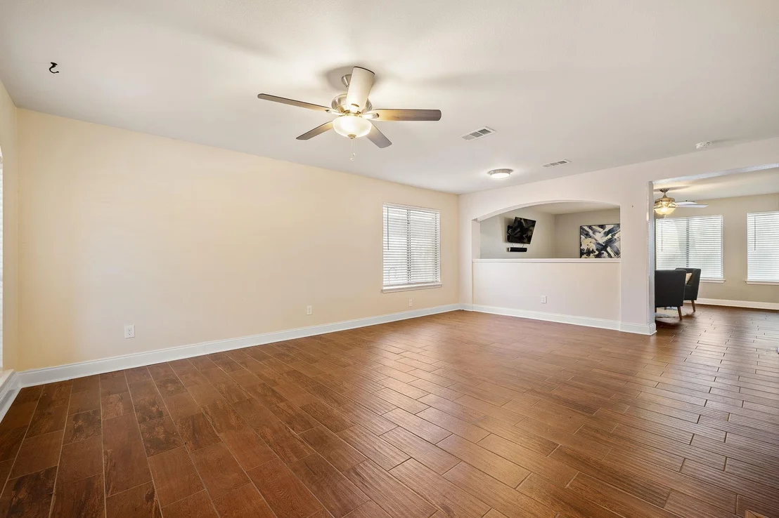 Photo of 1007 LAURELLEAF DR