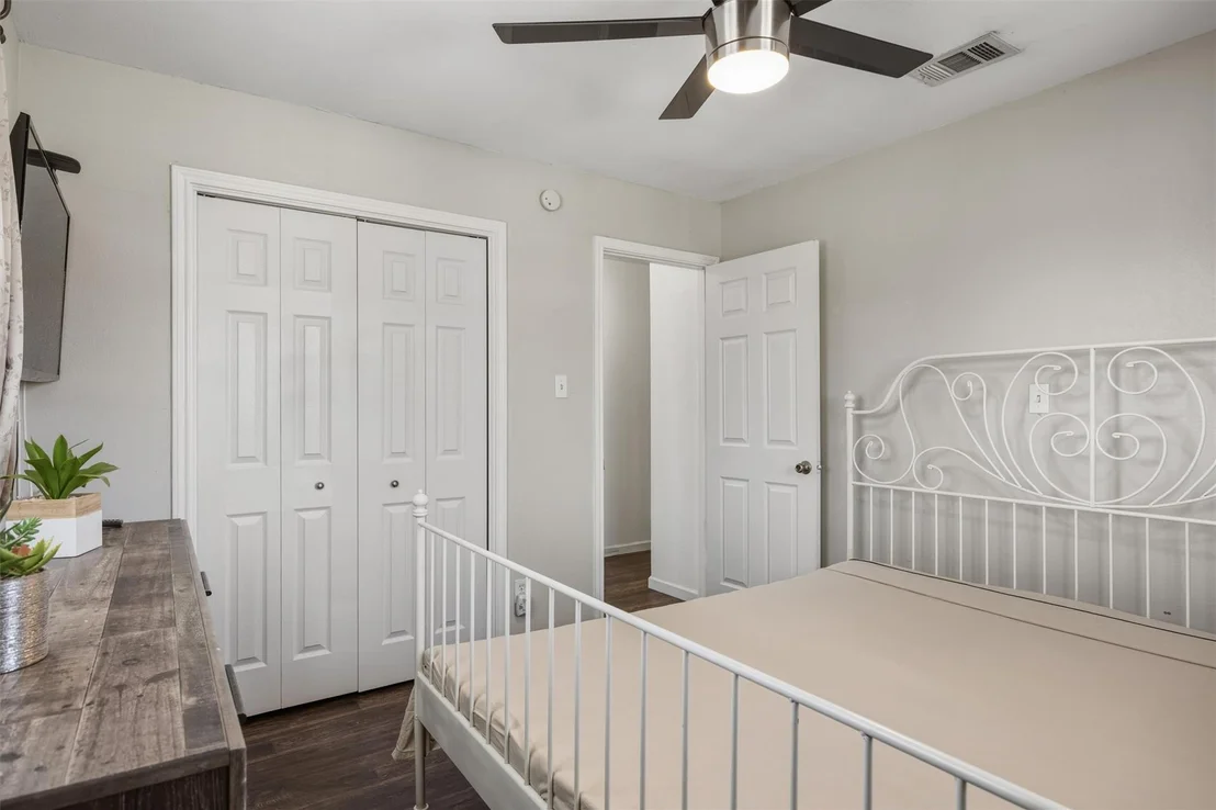 Photo of 2401 Smith Branch BLVD