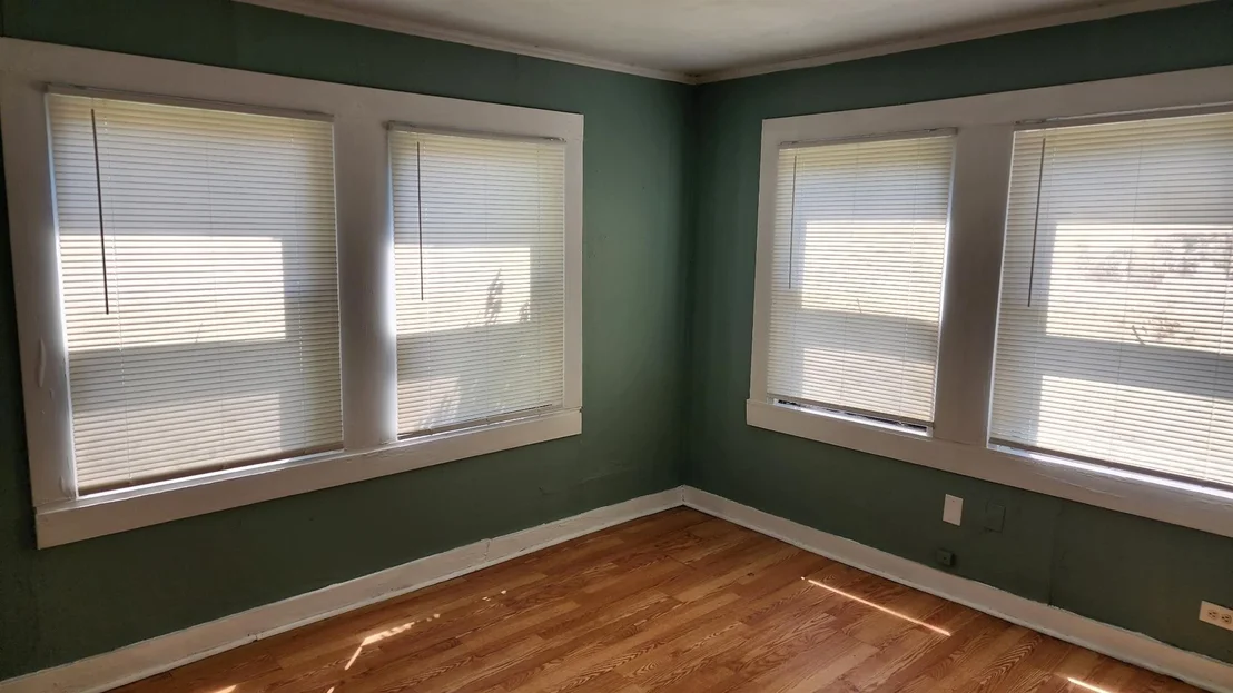 Photo of 413 N Avenue D Ave