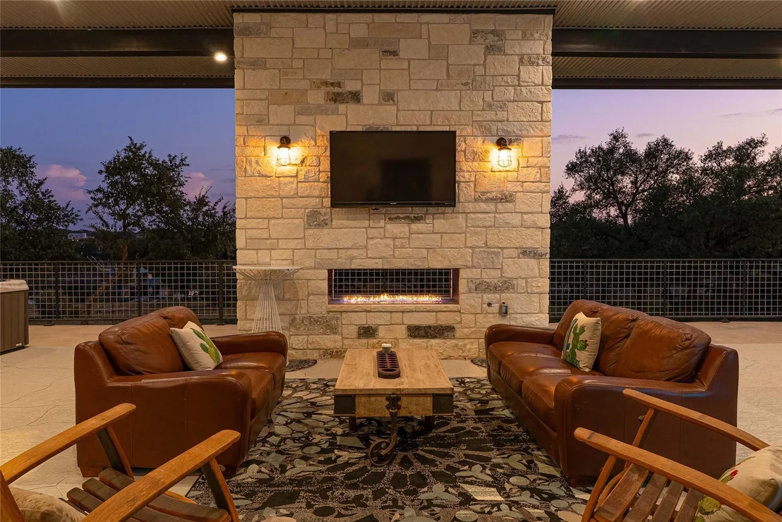 Photo of 23633 Lakeside DR
