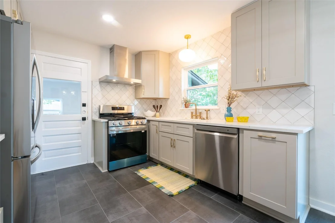 Photo of 7409 Grover Ave
