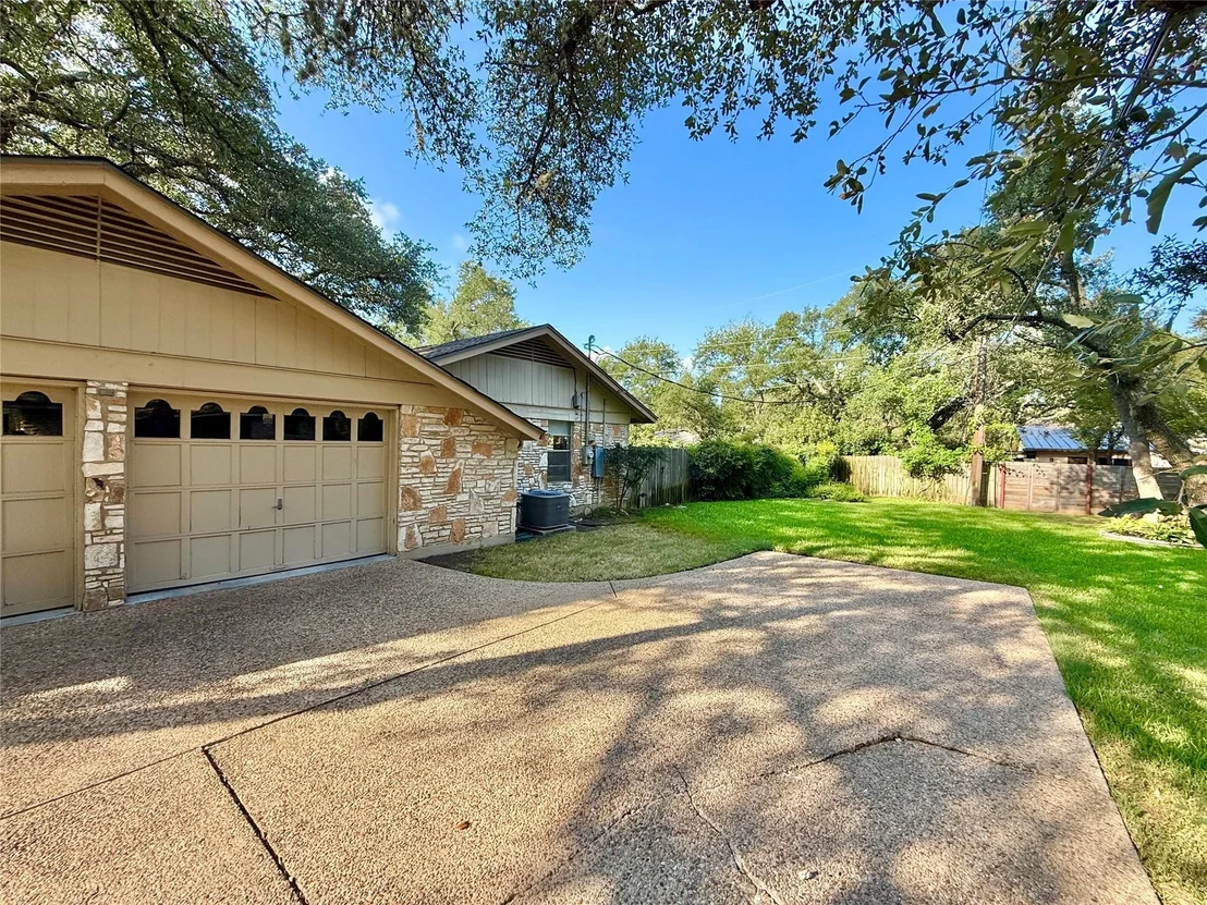 Photo of 11906 Brookwood CIR
