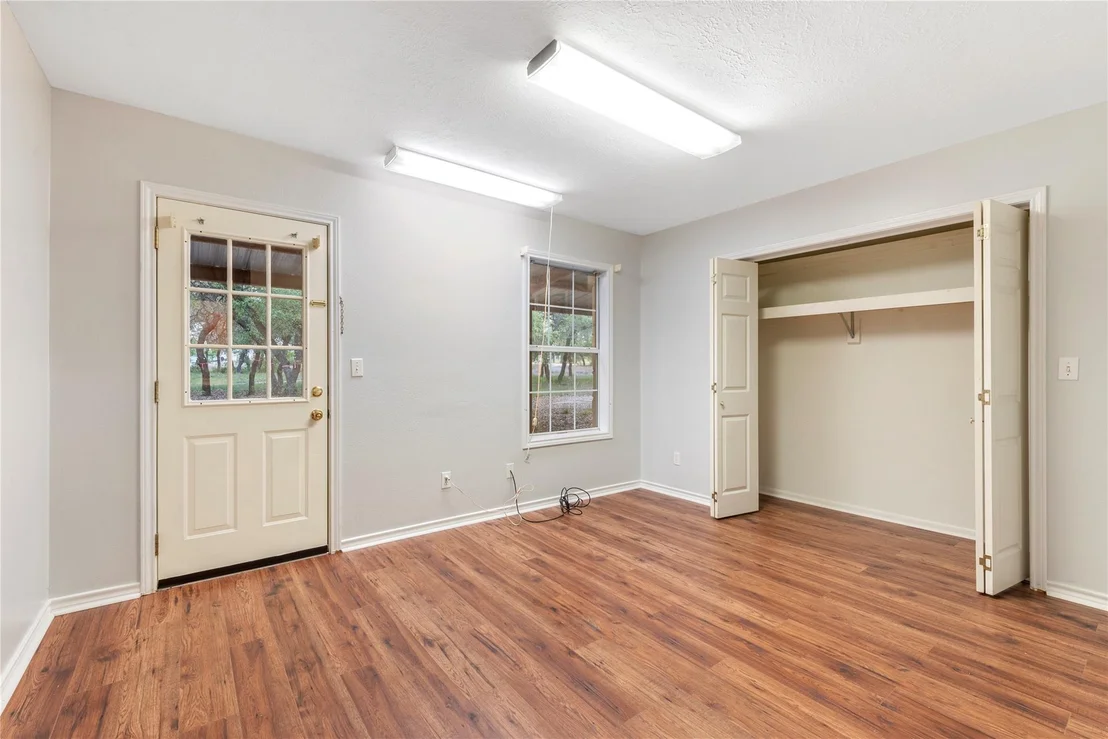 Photo of 1050 Oak Grove RD
