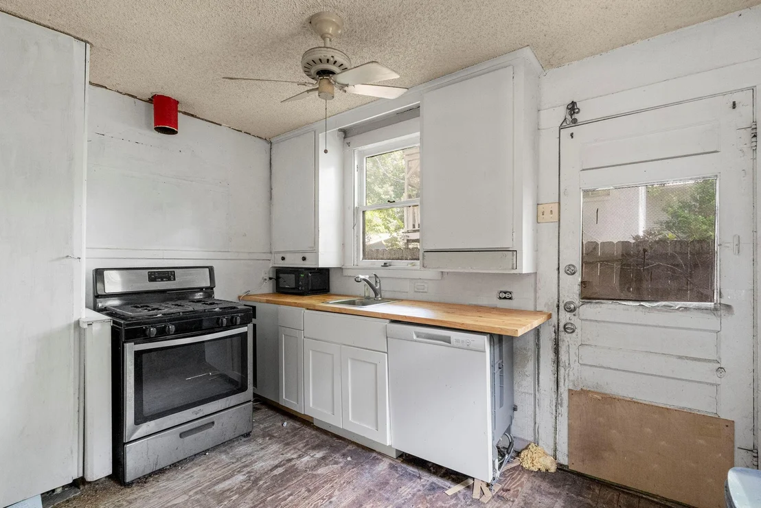 Photo of 304 W 42nd ST