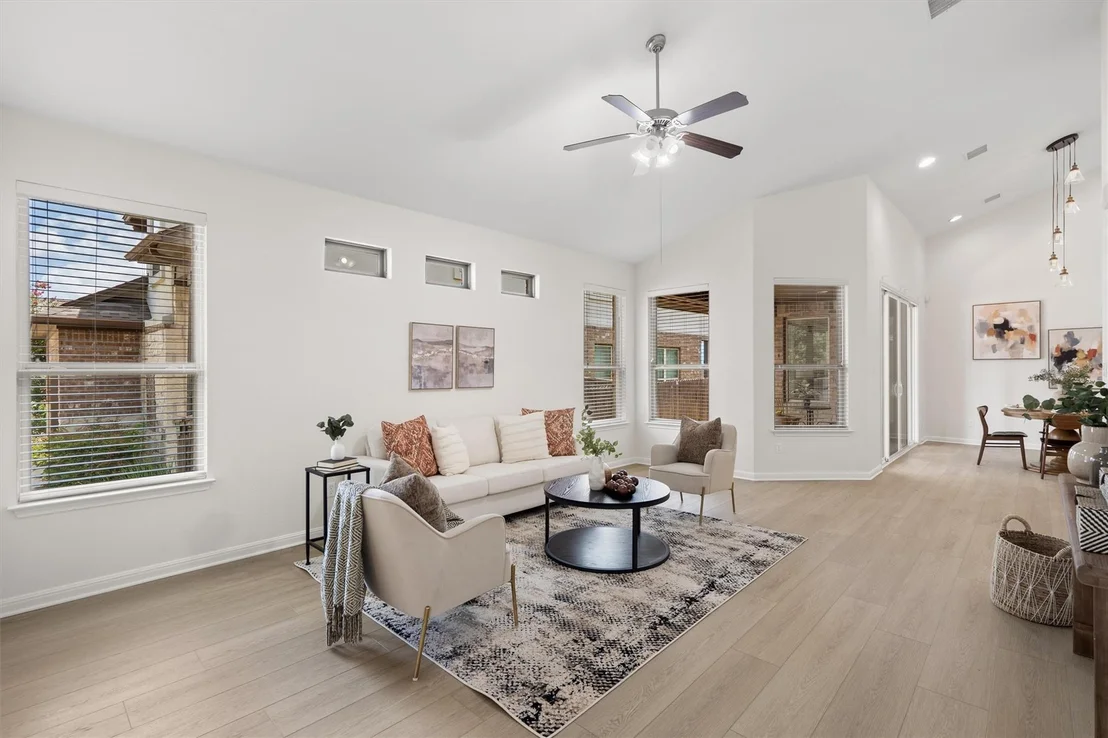 Photo of 1128 Clearwing CIR