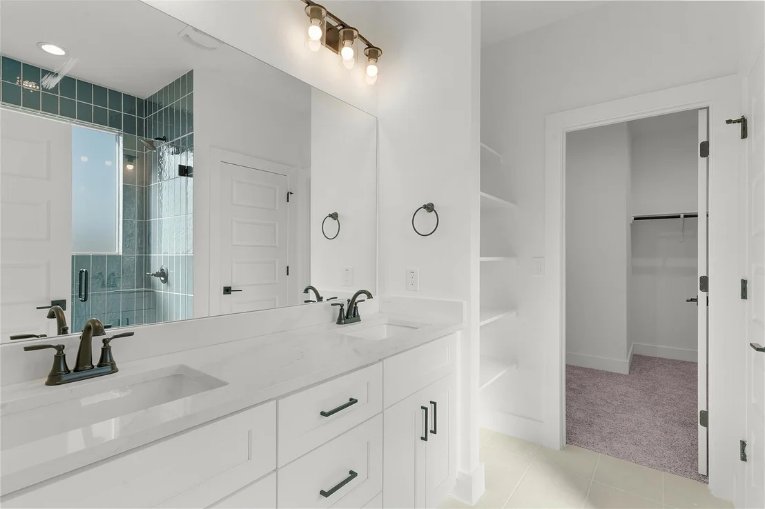 Photo of 105 Carmen CV