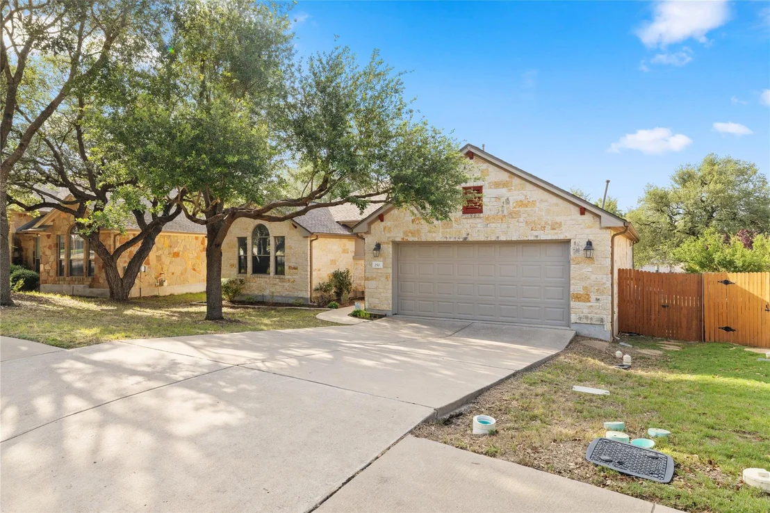 Photo of 250 Maeves WAY