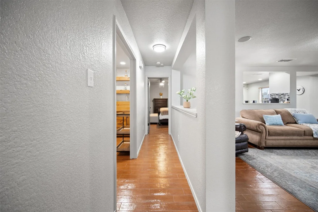 Photo of 5504 Alomar CV