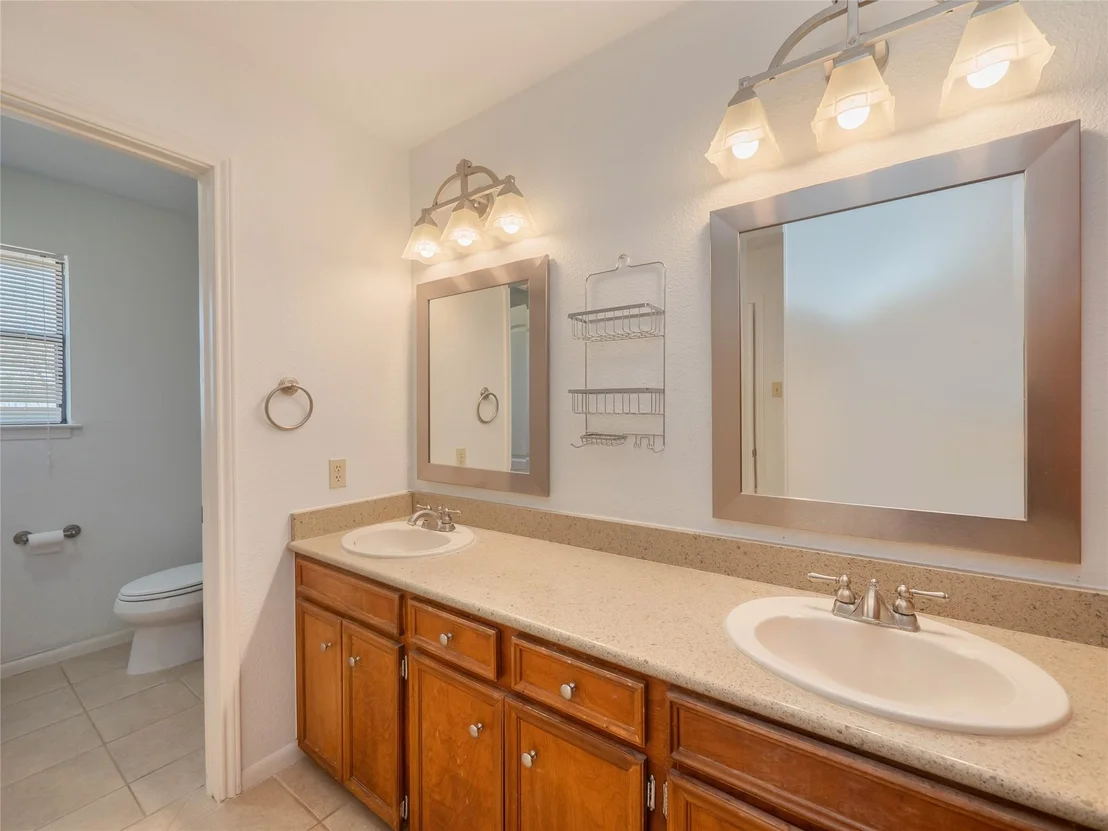 Photo of 1822 Rowe LOOP