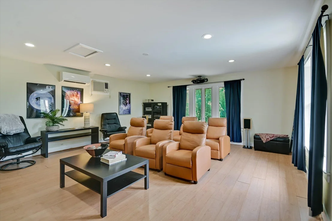 Photo of 106 W 32nd ST