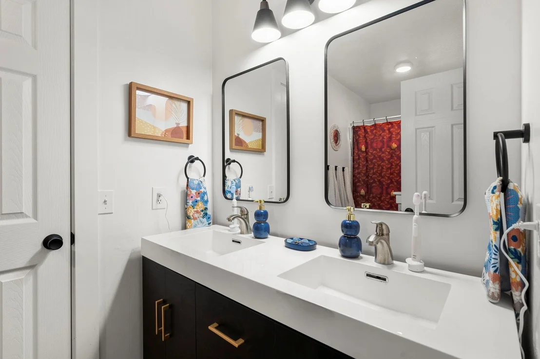 Photo of 215 Crystal Knoll BLVD