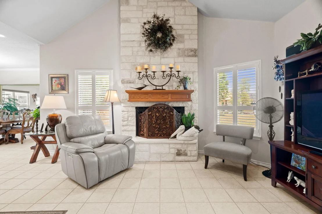 Photo of 813 Lacey Oak CIR