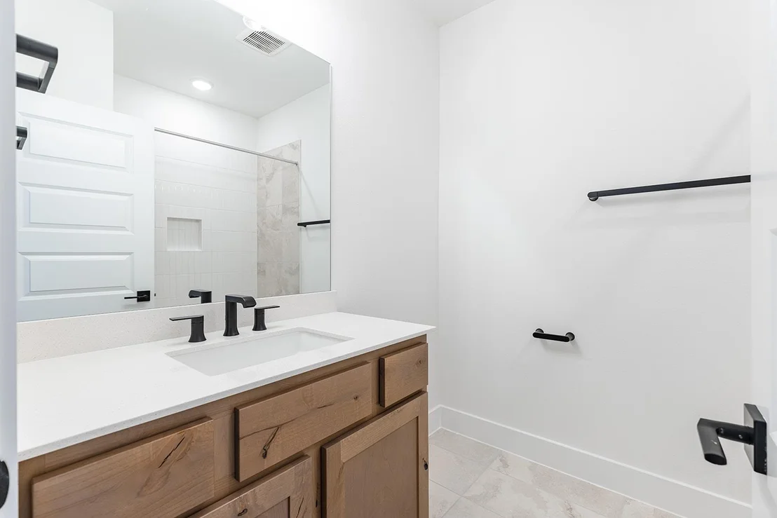 Photo of 2429 Lineage LN