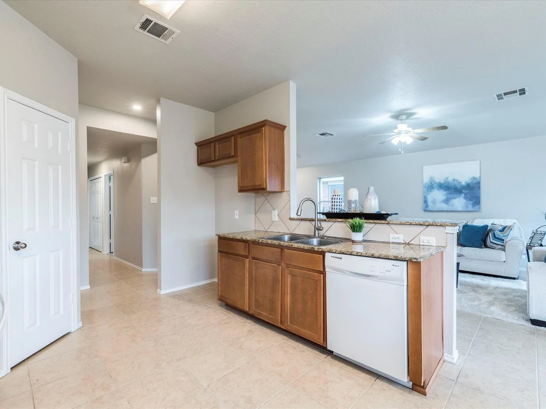 Photo of 1233 Tudor House RD