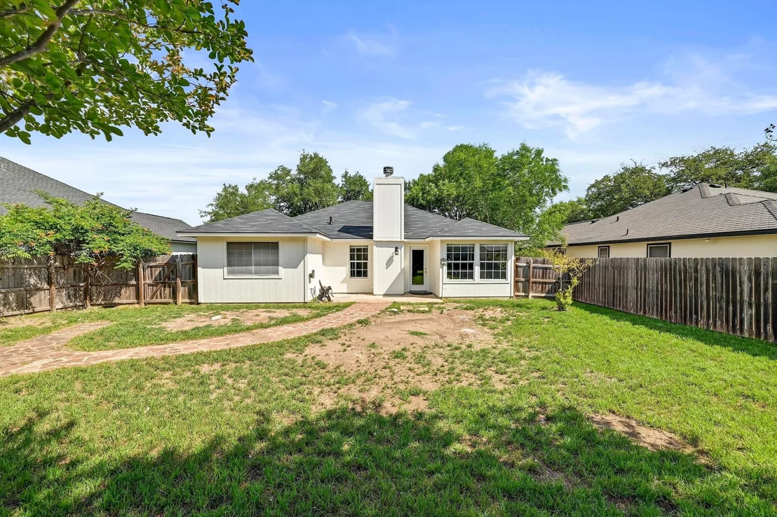 Photo of 902 Honeysuckle DR