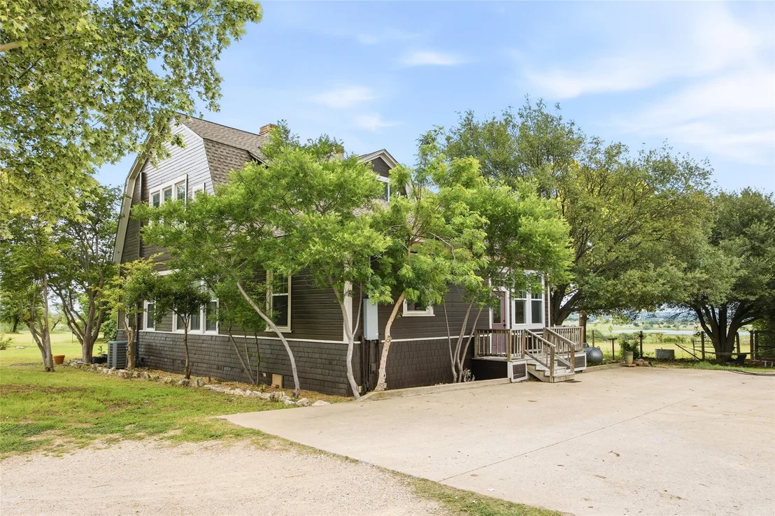 Photo of 600 Eastview DR