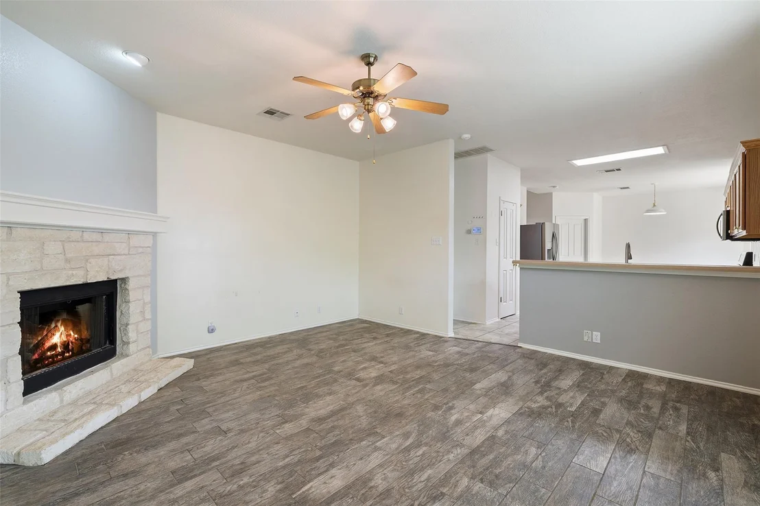 Photo of 407 N Lori CIR