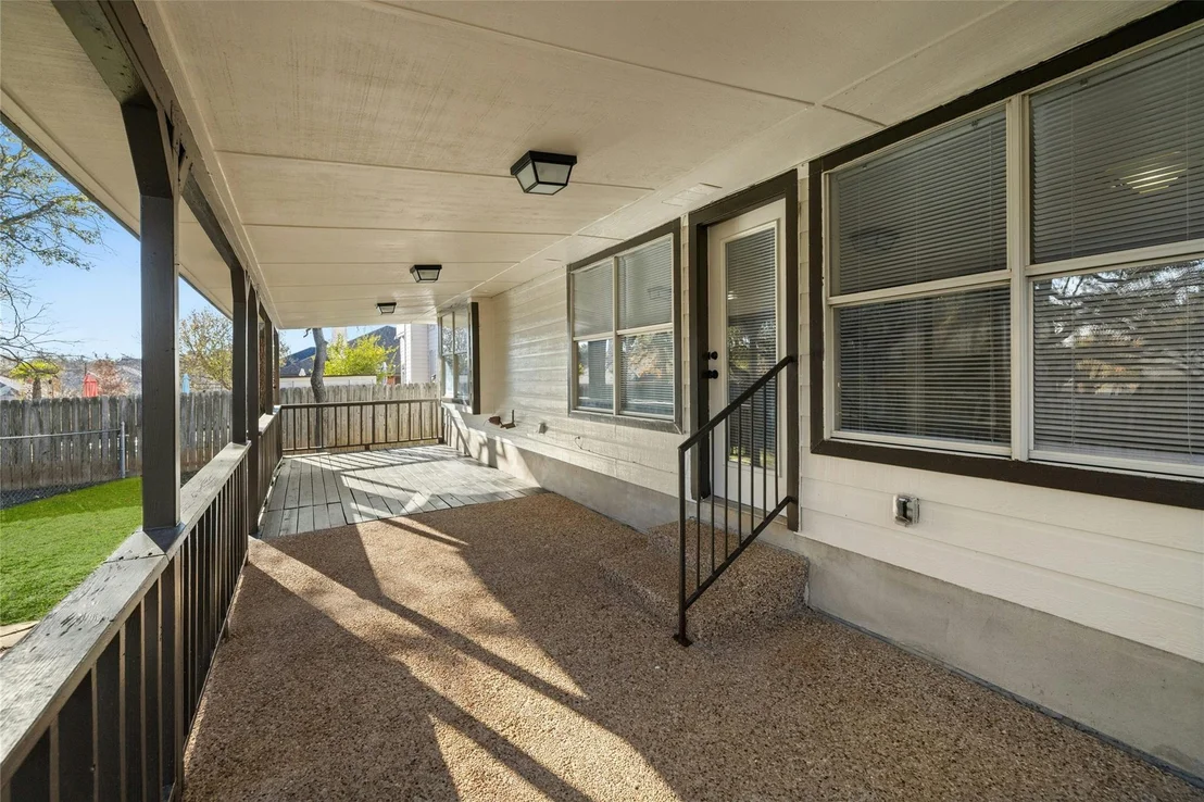 Photo of 806 Hilltop DR