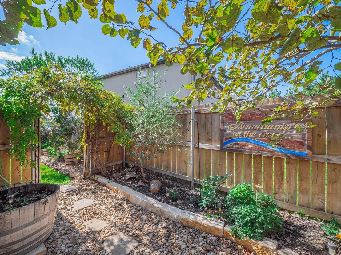 Photo of 308 Buckhorn DR