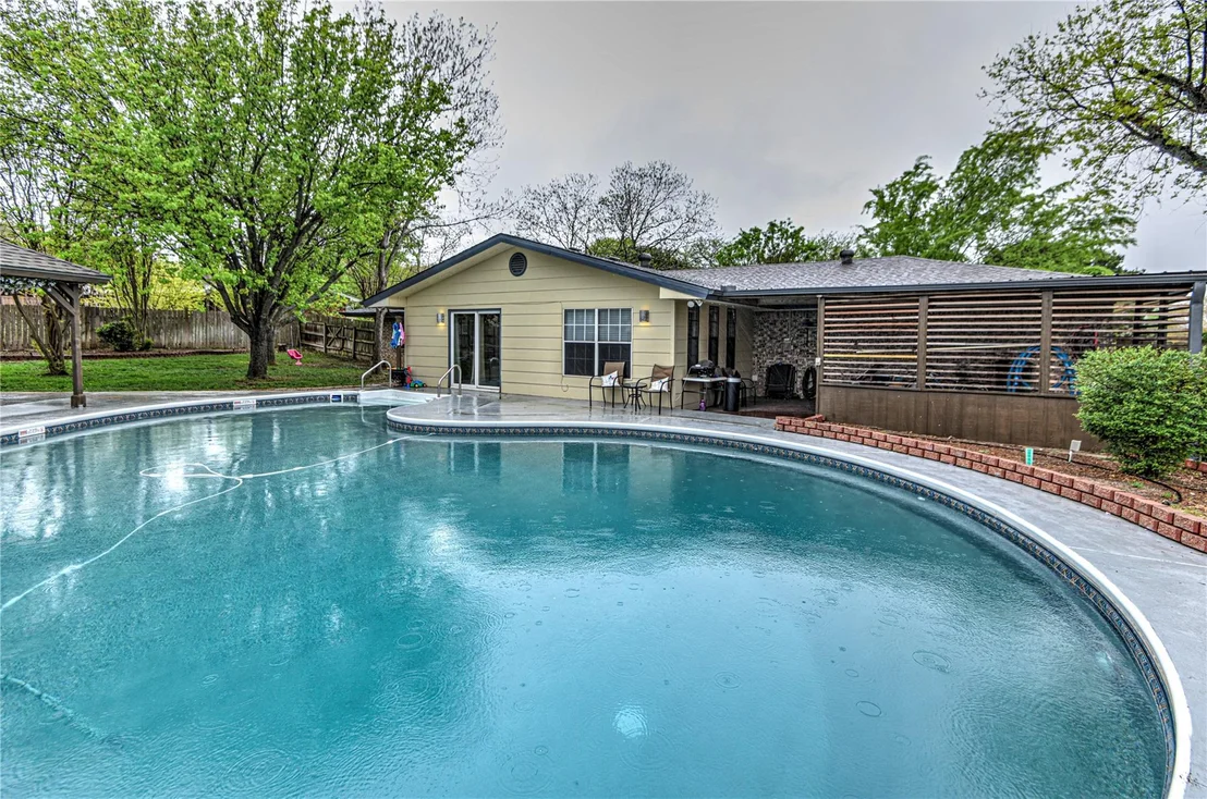 Photo of 731 Verna Lee BLVD