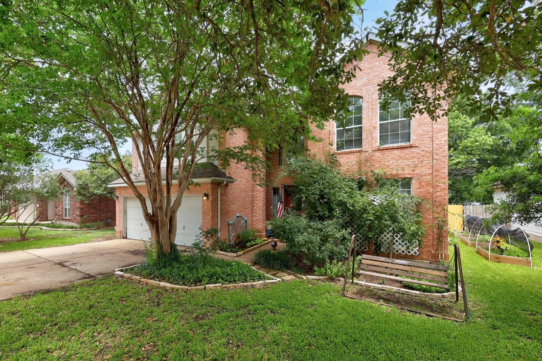 Photo of 1306 River Oak DR