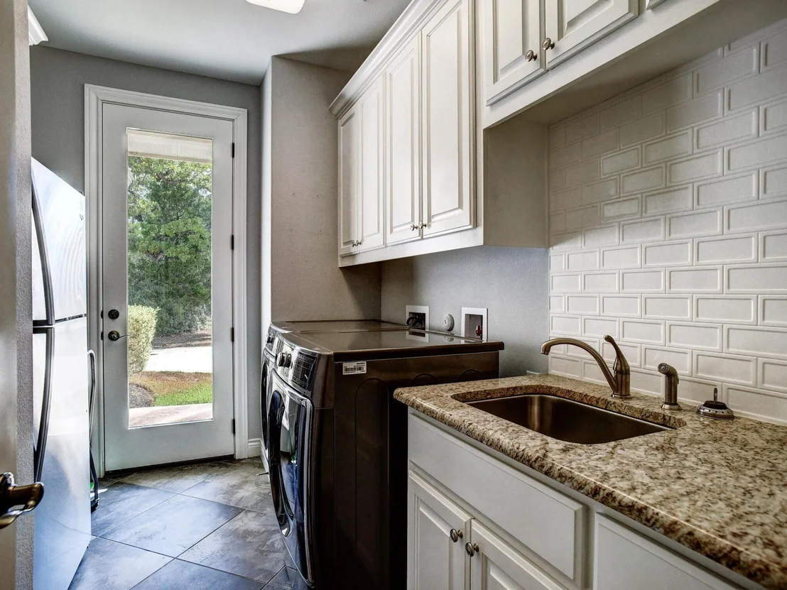 Photo of 140 Old Windmill LN