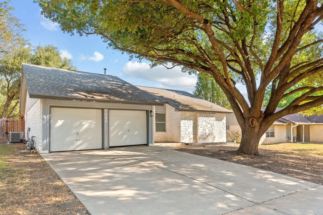 Photo of 1606 Old Tract RD